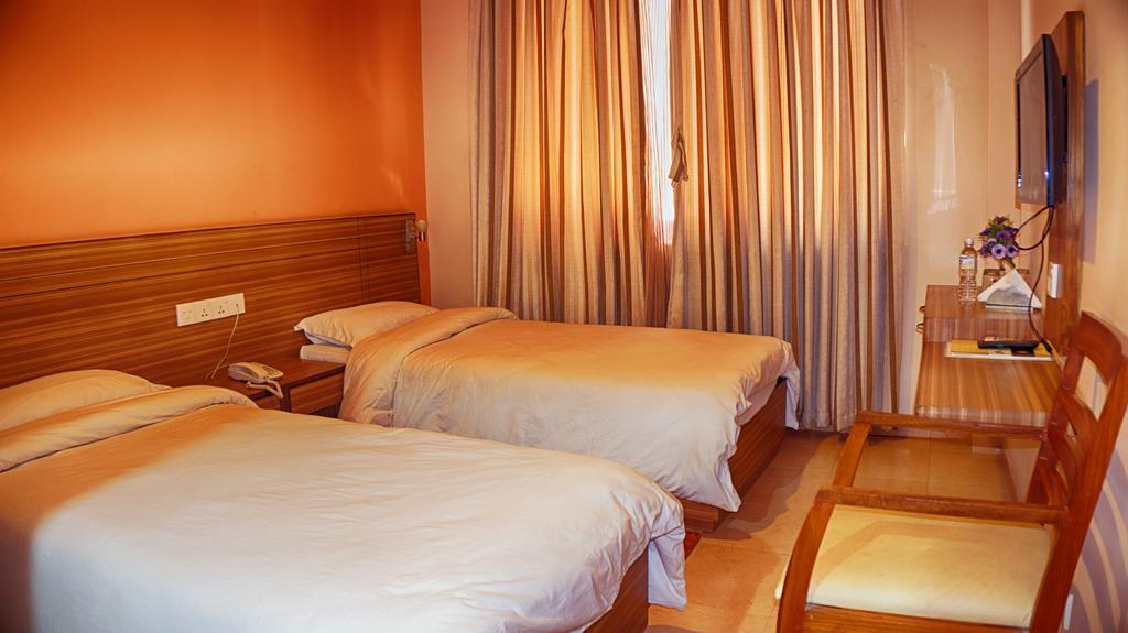 Aryal International Hotel Катманду Екстер'єр фото
