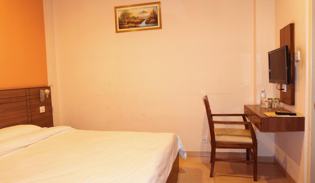 Aryal International Hotel Катманду Екстер'єр фото