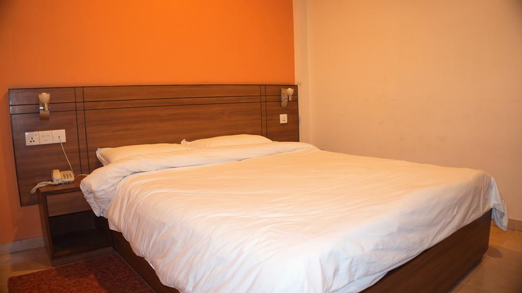 Aryal International Hotel Катманду Номер фото