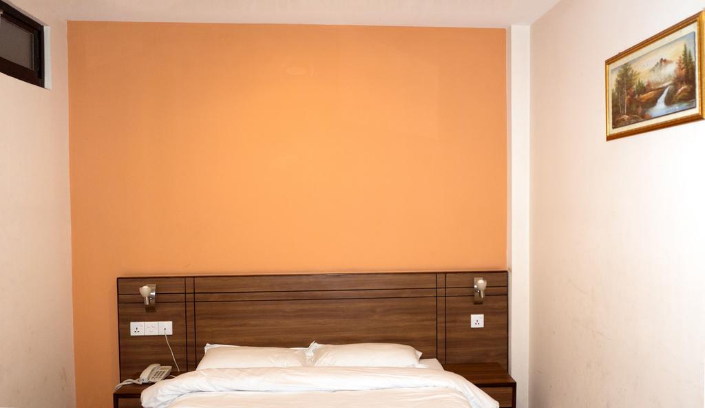 Aryal International Hotel Катманду Екстер'єр фото