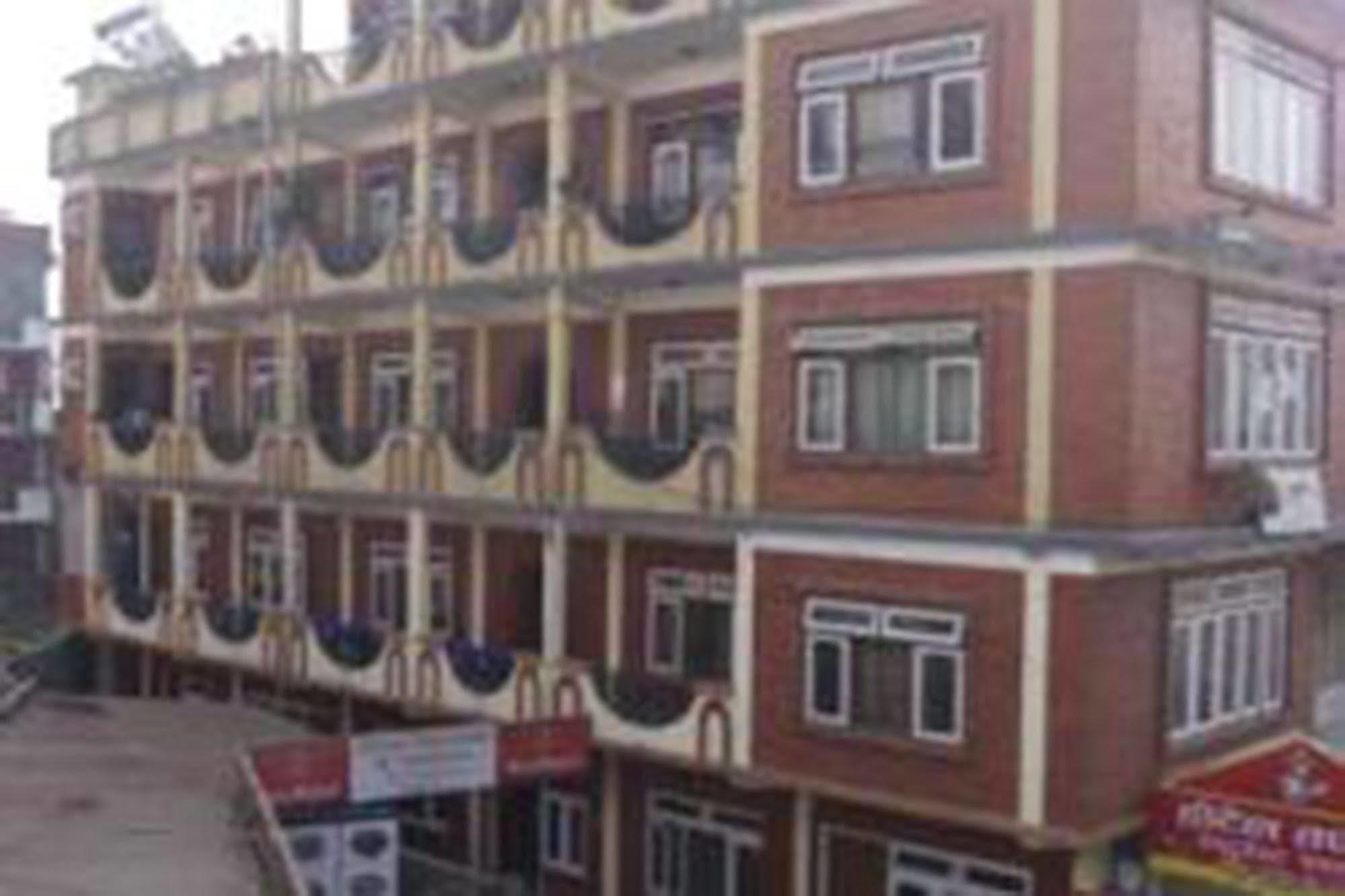 Aryal International Hotel Катманду Екстер'єр фото