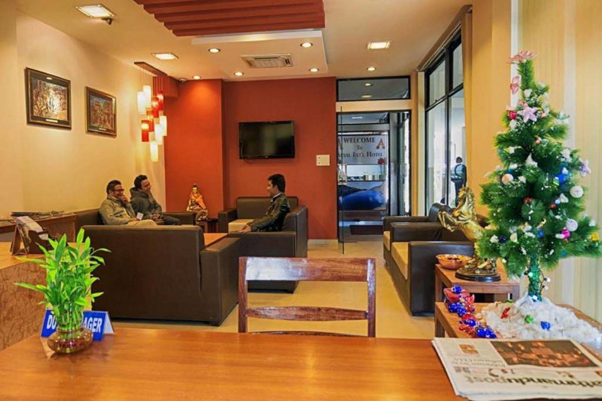 Aryal International Hotel Катманду Екстер'єр фото