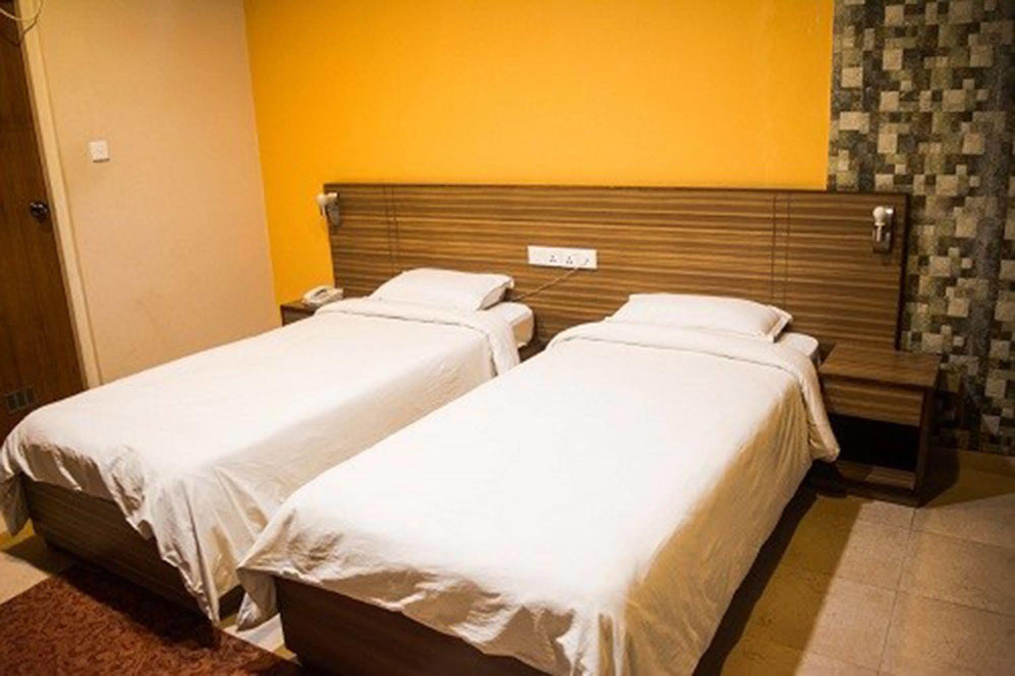 Aryal International Hotel Катманду Екстер'єр фото
