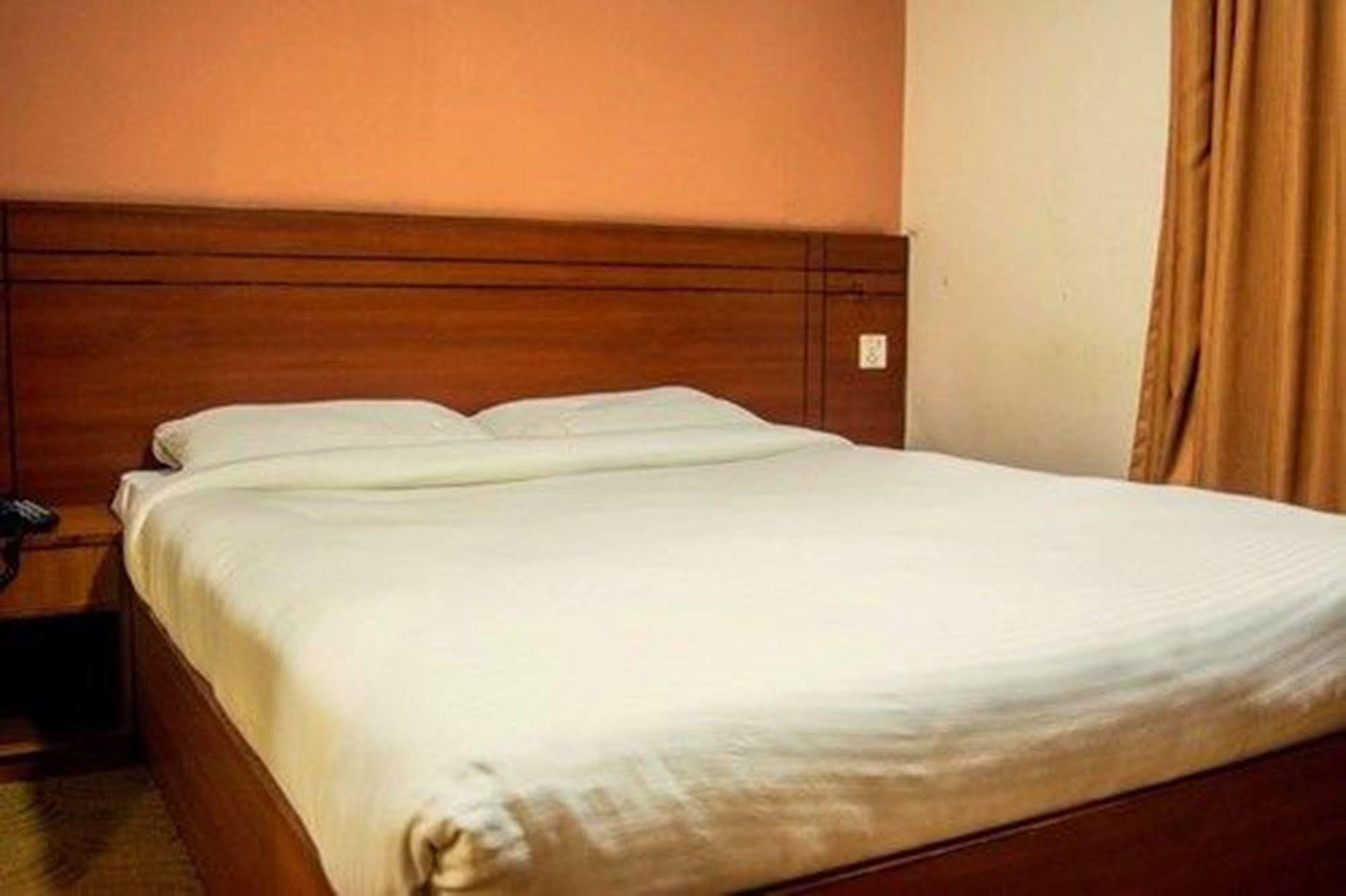 Aryal International Hotel Катманду Екстер'єр фото