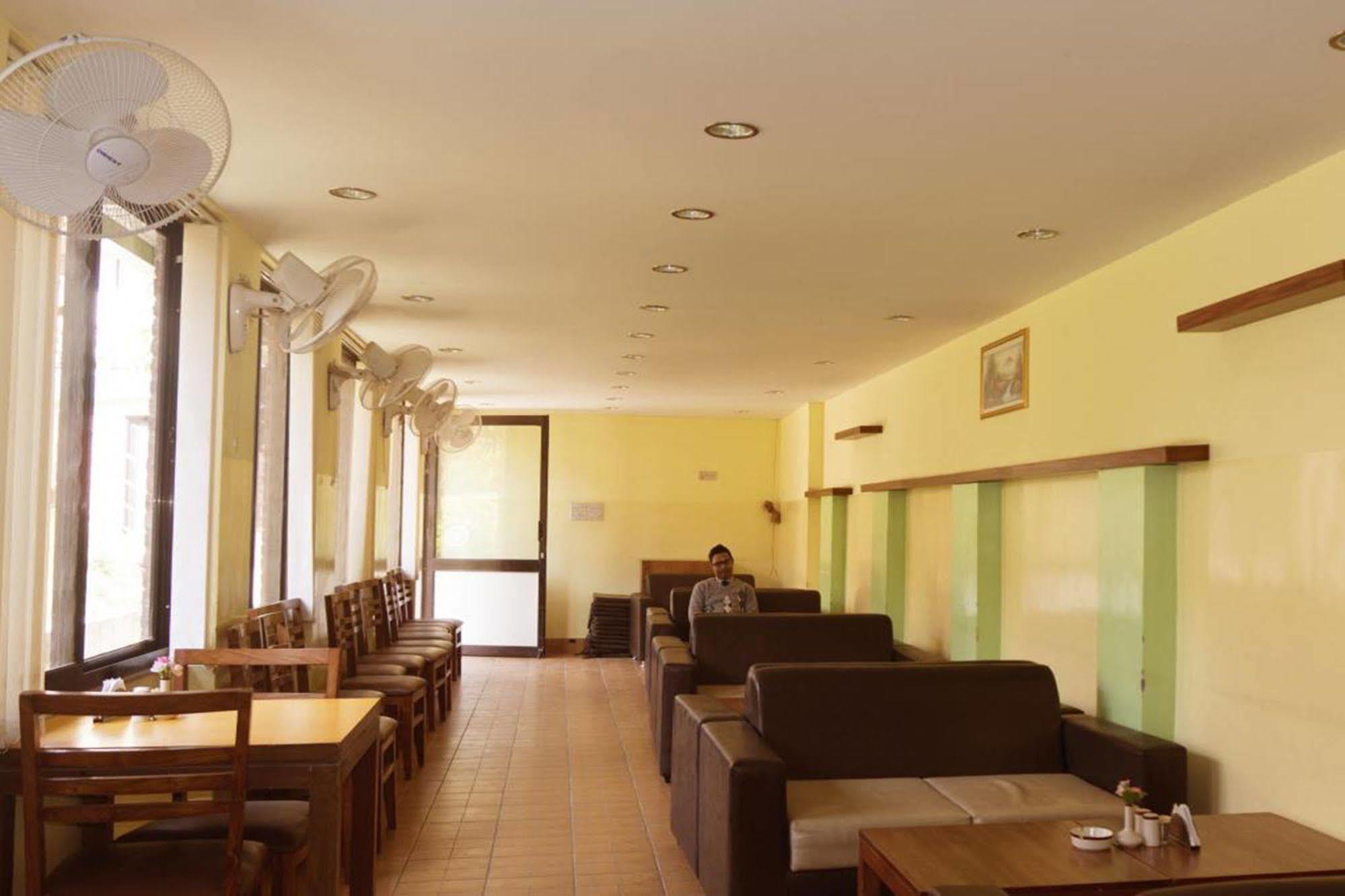 Aryal International Hotel Катманду Екстер'єр фото