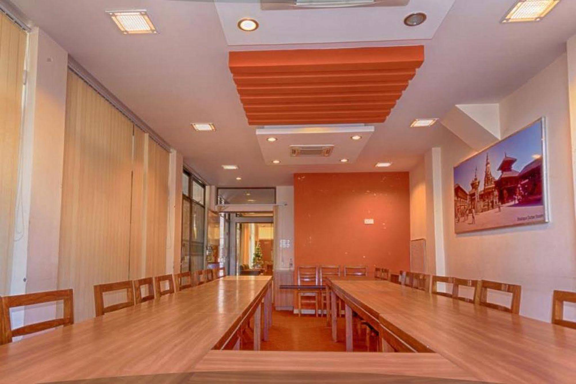 Aryal International Hotel Катманду Екстер'єр фото